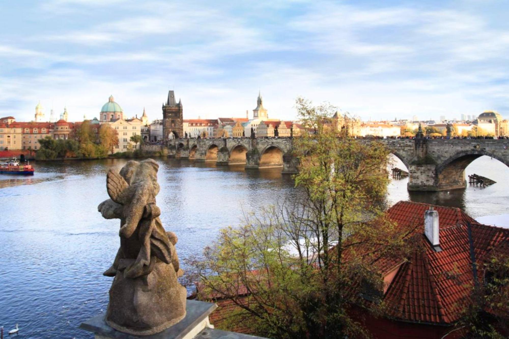 Residence Charles Bridge Prag Exteriör bild